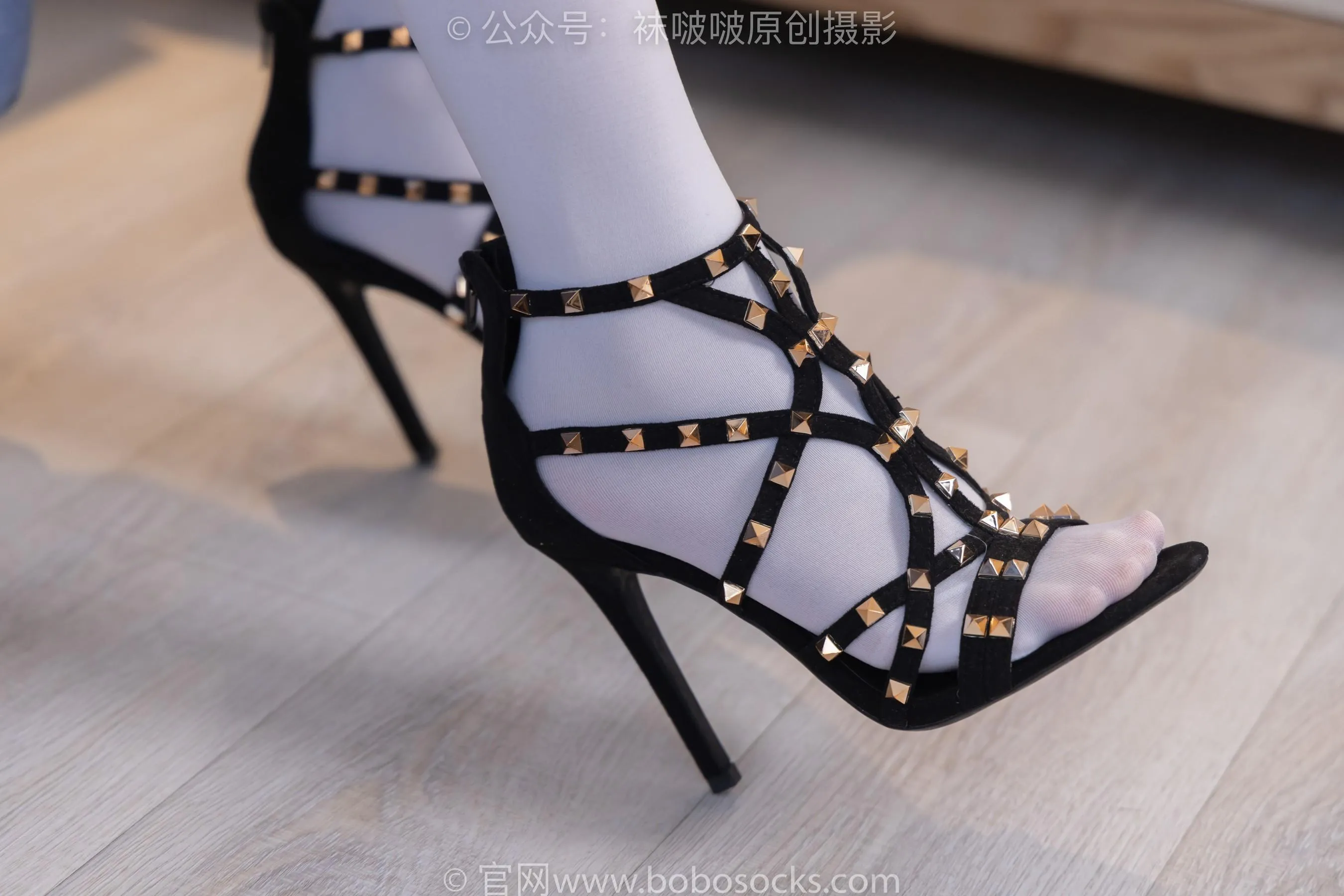 [BoBoSocks袜啵啵]NO.211 小沫-高跟鞋、厚白丝 [89P]插图4
